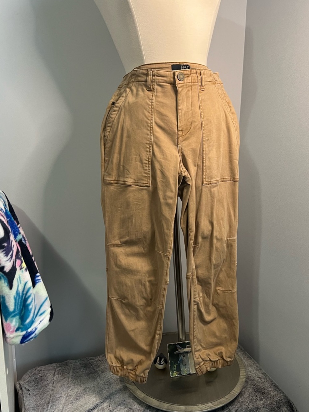 BBJ Los Angeles 8/29 Tan - Light Brown Capri Cropped Jogger Pants with Pockets
